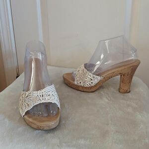 Y2K VTG Mudd Off-White Woven Floral Beaded Platform Chunky Block Heel 7.5 Boho